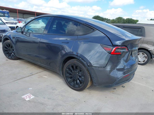 2021 TESLA MODEL Y 5YJYGDEE9MF097569 Photo 2