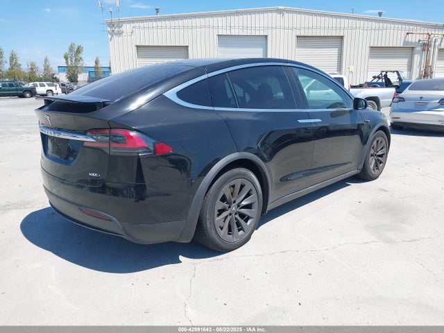 2017 TESLA MODEL X 5YJXCAE24HF052234 Photo 3