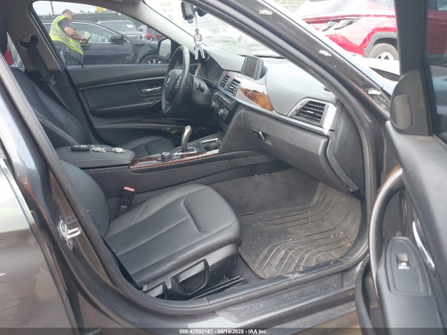BMW 320i 2016 WBA8A3C52GK551955 Image 5