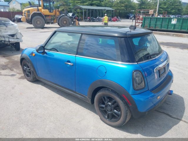 2012 MINI COOPER WMWSU3C54CT367828 Photo 2