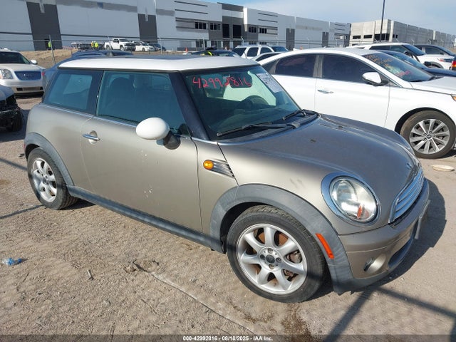 2010 MINI COOPER WMWMF3C54ATZ66339 Photo 0