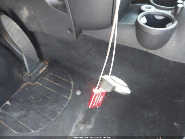 2010 MINI COOPER WMWMF3C54ATZ66339 Photo 10