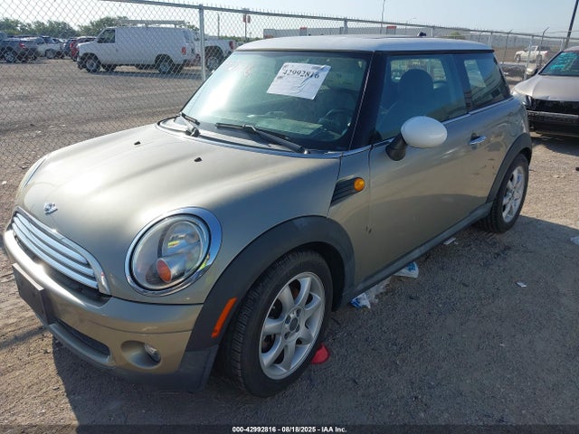 2010 MINI COOPER WMWMF3C54ATZ66339 Photo 1