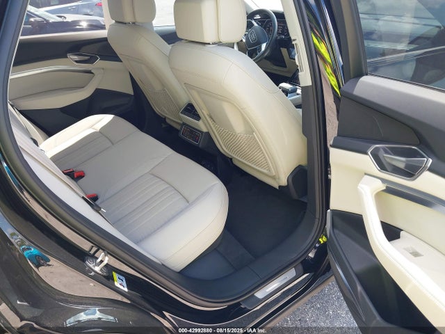 2024 AUDI Q8 E-TRON WA15AAGE7RB064042 Photo 7