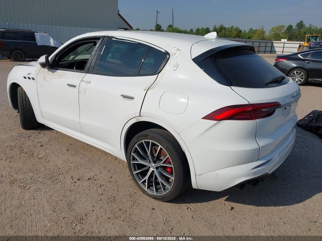 2023 MASERATI GRECALE ZN682AVA0P7439641 Photo 2