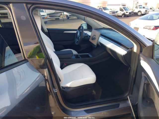 2024 TESLA MODEL Y 7SAYGDEF0RF114911 Photo 4