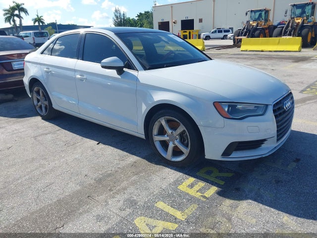 2015 AUDI A3 WAUACGFF0F1144065 Photo 0