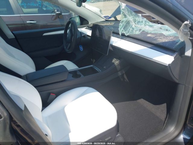2025 TESLA MODEL Y 7SAYGDEF1SA344914 Photo 4