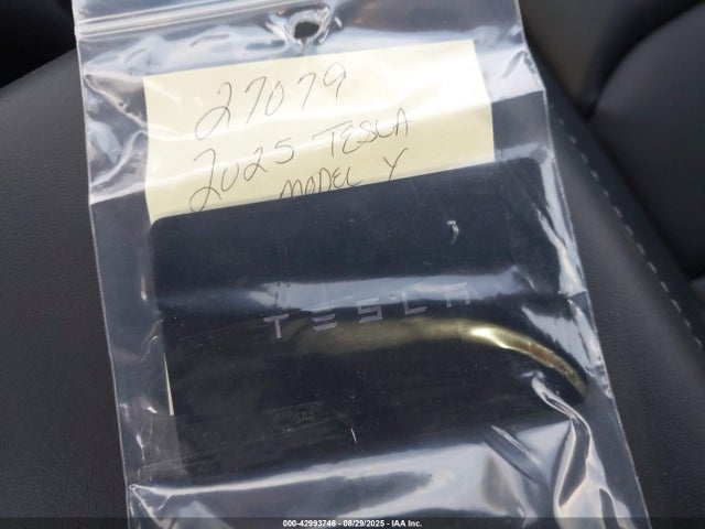 2025 TESLA MODEL Y 7SAYGDEE6SF288026 Photo 10