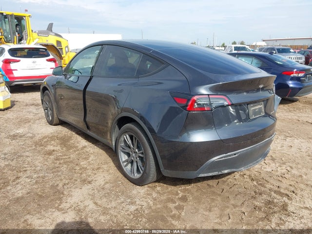 2025 TESLA MODEL Y 7SAYGDEE6SF288026 Photo 2