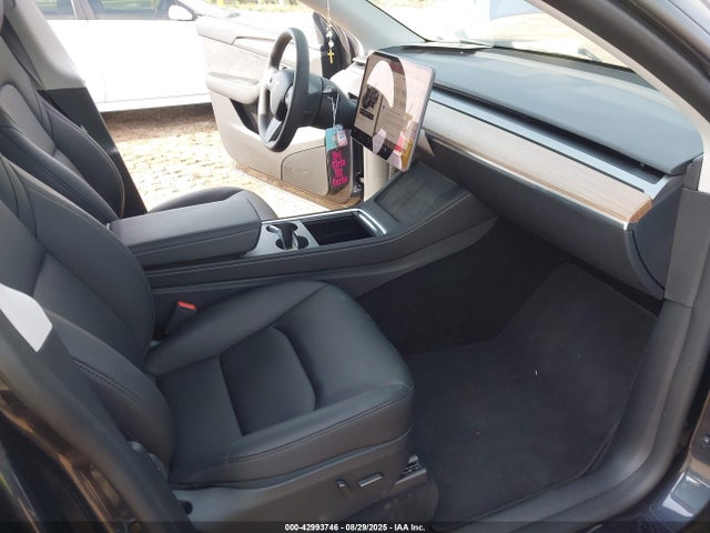 2025 TESLA MODEL Y 7SAYGDEE6SF288026 Photo 4