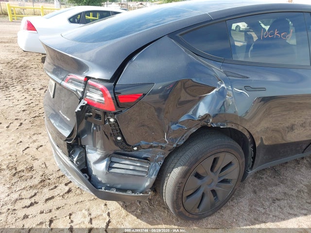 2025 TESLA MODEL Y 7SAYGDEE6SF288026 Photo 5