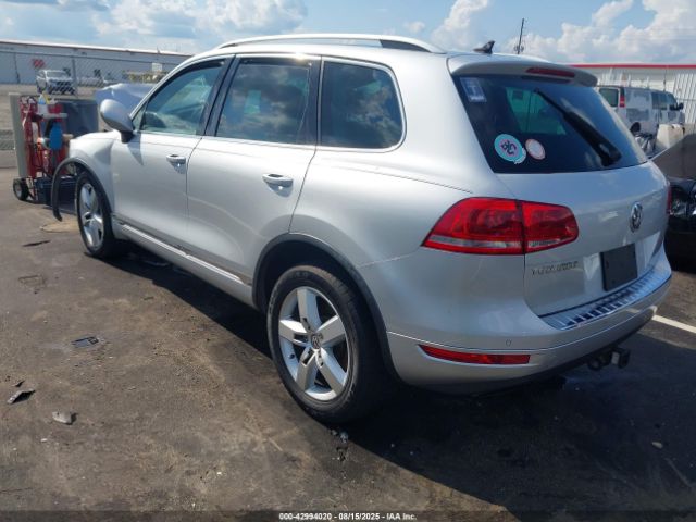 2012 VOLKSWAGEN TOUAREG WVGFF9BP1CD000363 Photo 2