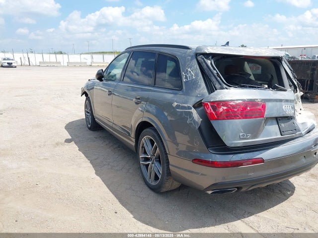 2017 AUDI Q7 WA1VAAF7XHD028528 Photo 2
