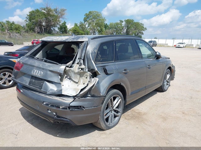 2017 AUDI Q7 WA1VAAF7XHD028528 Photo 3