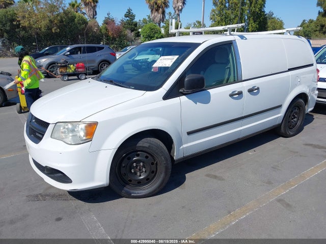 RAM Cargo Van 2014 2C4JRGAG4ER379628 Image 2