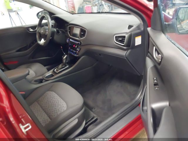 2019 HYUNDAI IONIQ HYBRID KMHC65LC7KU180230 Photo 4