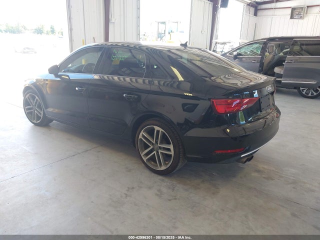 2018 AUDI A3 WAUAUGFF4J1005434 Photo 2