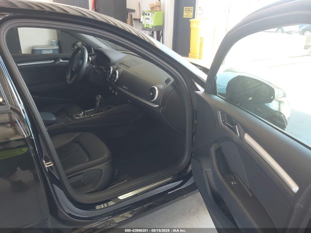 2018 AUDI A3 WAUAUGFF4J1005434 Photo 4