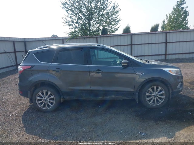 1FMCU9J92HUD22223 Ford Escape