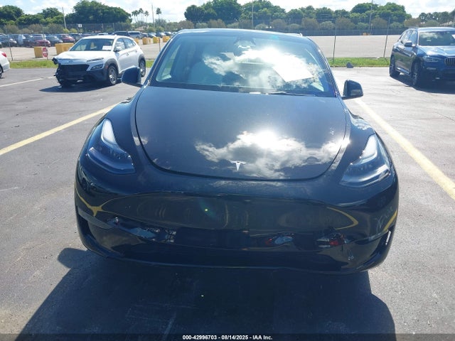 Tesla Model Y 2025 7SAYGDEE7SA358274 Image 12