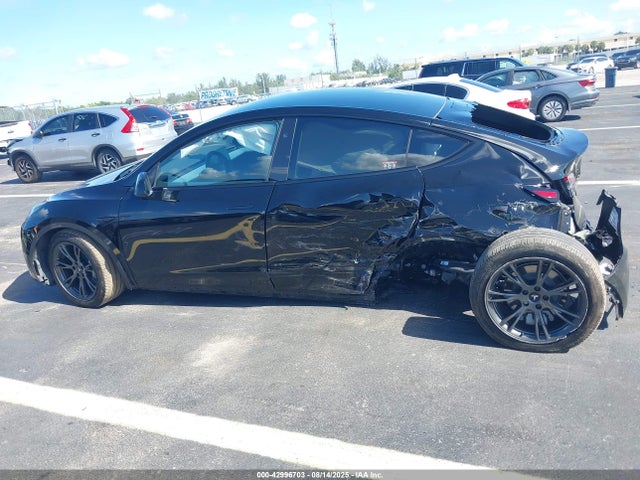 7SAYGDEE7SA358274 Tesla Model Y