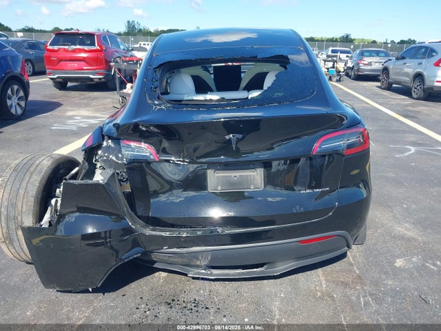 Tesla Model Y 2025 7SAYGDEE7SA358274 Image 16
