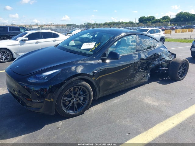 2025 TESLA MODEL Y 7SAYGDEE7SA358274 Photo 1
