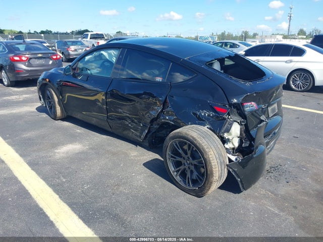 2025 TESLA MODEL Y 7SAYGDEE7SA358274 Photo 2