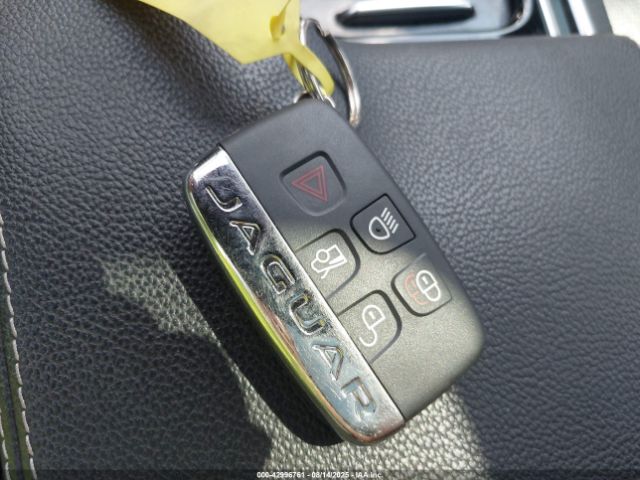 2016 JAGUAR XF SAJBL4BV3GCY13326 Photo 10