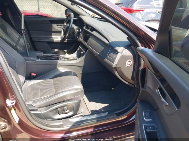 2016 JAGUAR XF SAJBL4BV3GCY13326 Photo 4