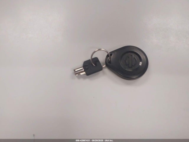 Harley-Davidson 2015 2015 1HD1KRM38FB666106 Image 11