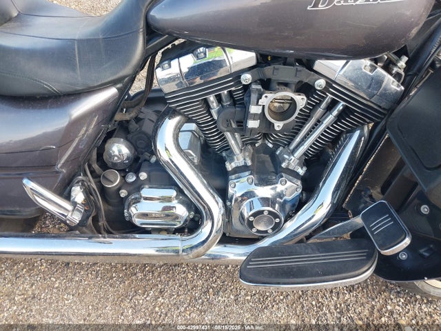 Harley-Davidson 2015 2015 1HD1KRM38FB666106 Image 8