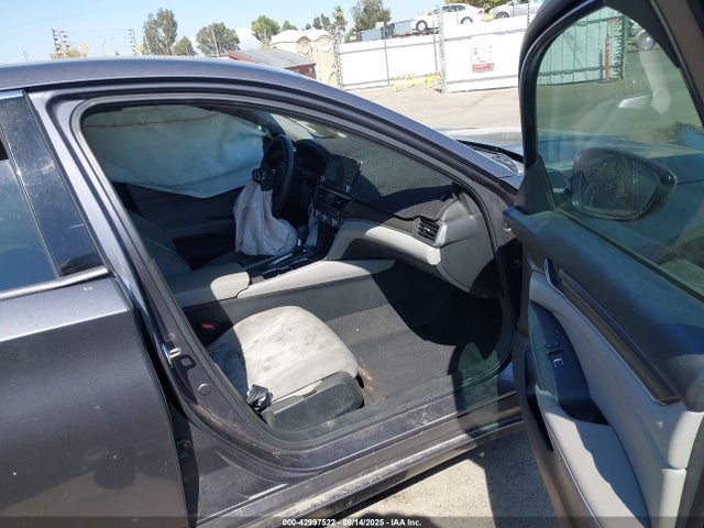 1HGCV1F14JA130090 Honda ACCORD LX