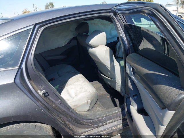 1HGCV1F14JA130090 Honda ACCORD LX