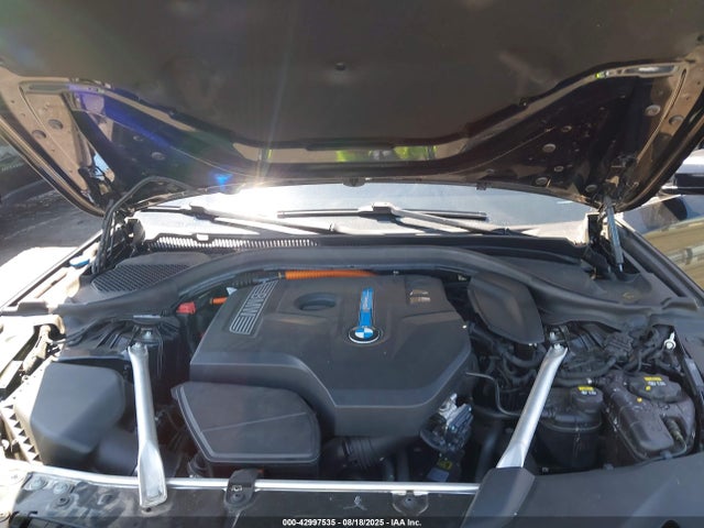 WBAJA9C57JB249377 BMW 530e