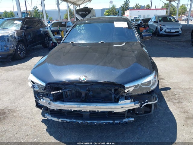 WBAJA9C57JB249377 BMW 530e