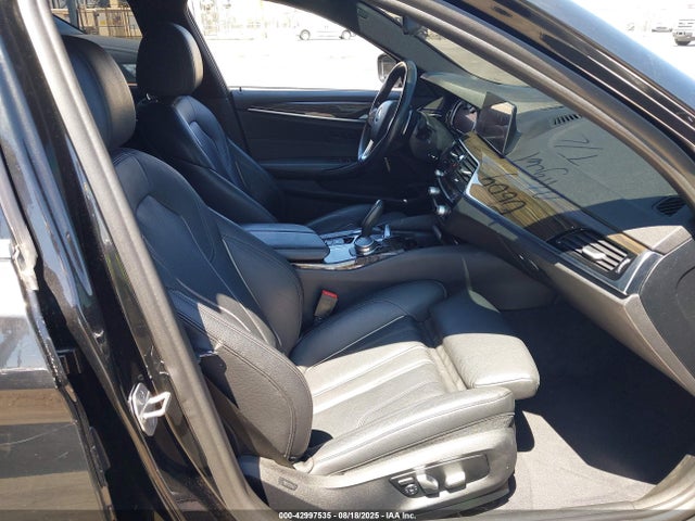 WBAJA9C57JB249377 BMW 530e