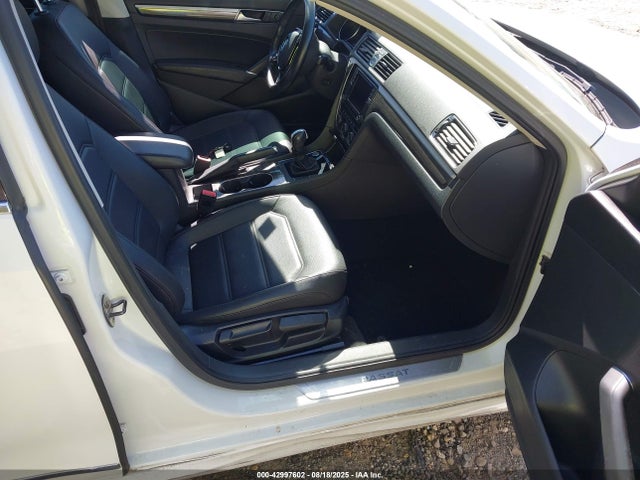 1VWBT7A33GC068896 Volkswagen 2016
