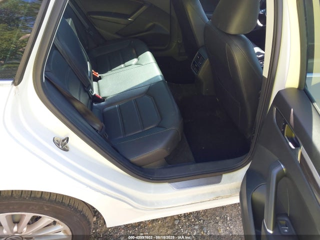 1VWBT7A33GC068896 Volkswagen 2016