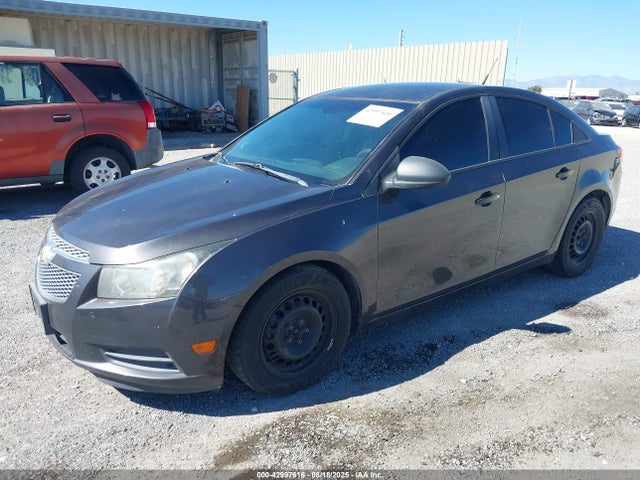 Chevrolet lwe 2014 1G1PA5SG4E7193182 Image 2