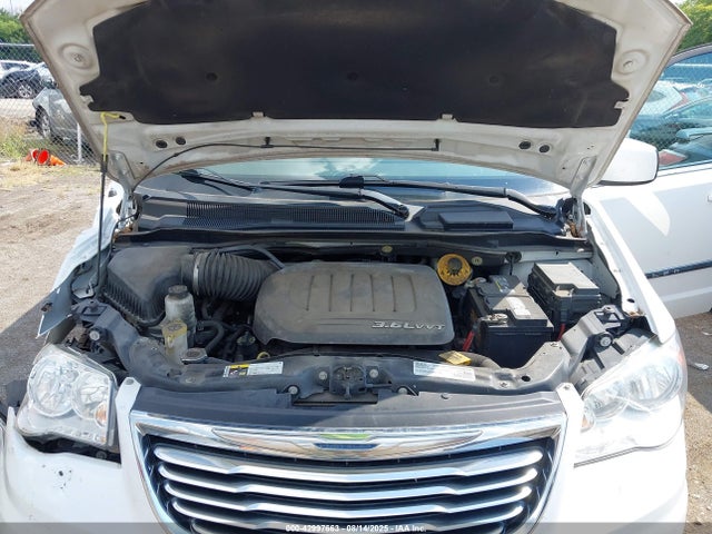 Chrysler Town and Country 2016 2C4RC1BG5GR237906 Image 10
