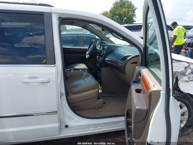 Chrysler Town and Country 2016 2C4RC1BG5GR237906 Image 5