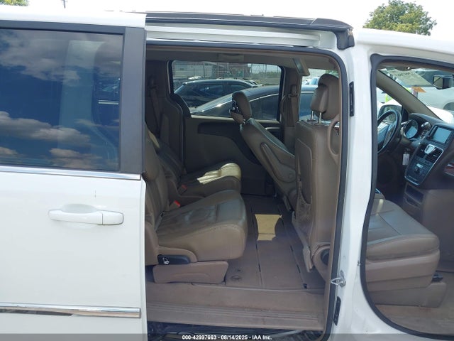 Chrysler Town and Country 2016 2C4RC1BG5GR237906 Image 8