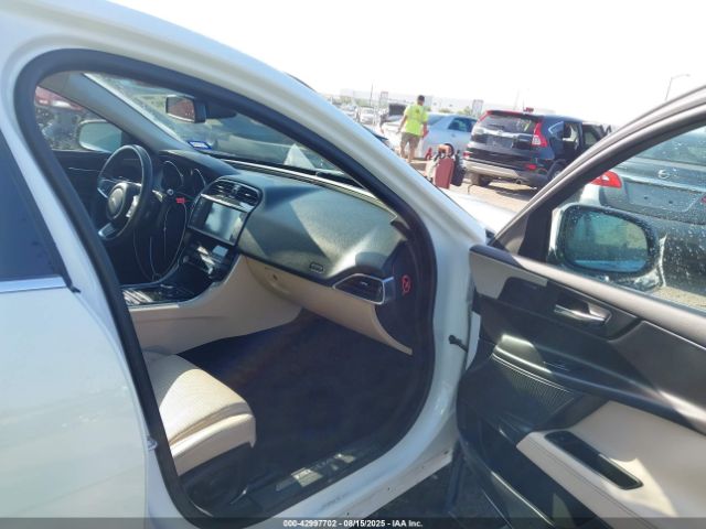 2018 JAGUAR XE SAJAK4FX1JCP35453 Photo 4