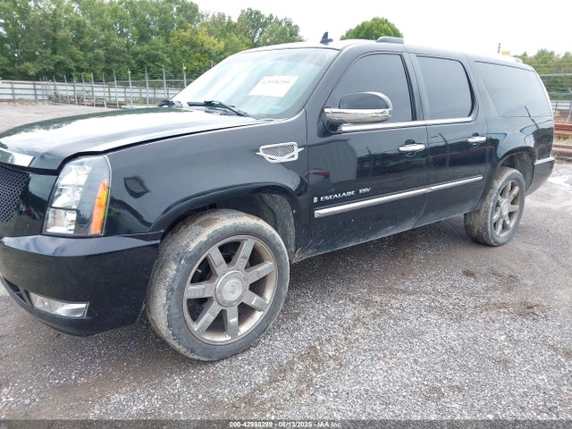 2008 CADILLAC ESCALADE ESV 1GYFK668X8R111533 Photo 1