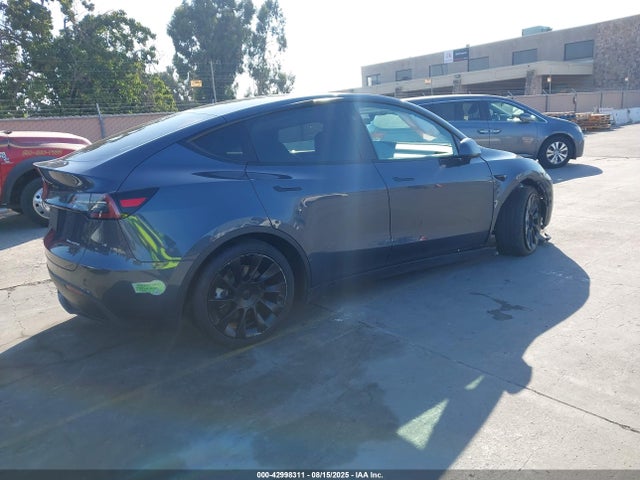 2023 TESLA MODEL Y 7SAYGDEE3PF831212 Photo 3