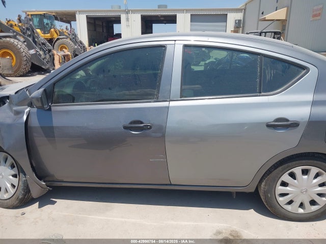Nissan Versa 2018 3N1CN7AP4JL837800 Image 15