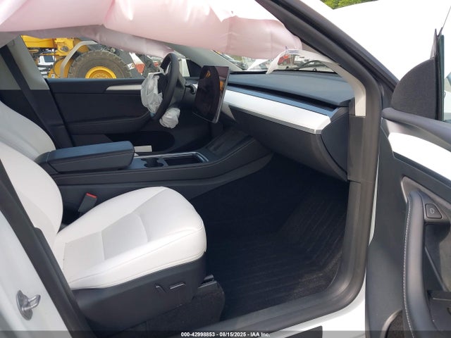 2023 TESLA MODEL Y 7SAYGDEE1PF799182 Photo 4