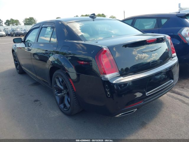 2021 CHRYSLER 300 2C3CCAAG0MH661636 Photo 2